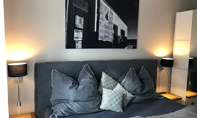 Schalfzimmer mit geräumigen Kleiderschrank