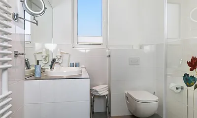 Bad mit Waschtisch, Handtuchtrockner