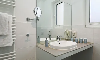 Bad mit Waschtisch, Handtuchtrockner