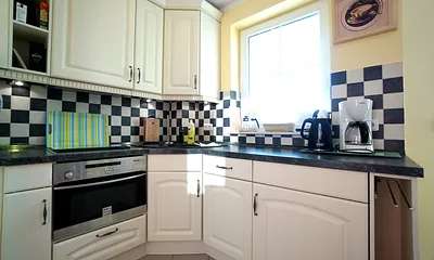 voll ausgestattete Küchenzeile