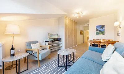 Die helle freundliche Möblierung verspricht entpanntes Urlaubsfeeling.