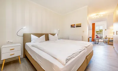 Das Doppelbett im Schlafbereich ...