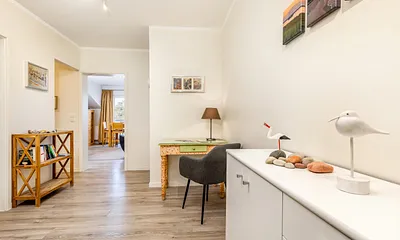 Der Flur mit Garderobe.