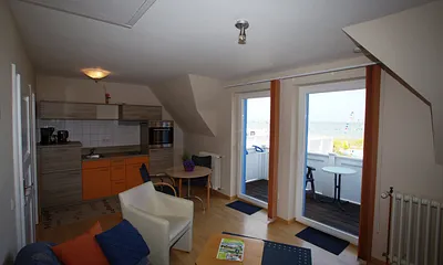 das Appartement 4 mit Essecke und Küchenzeile