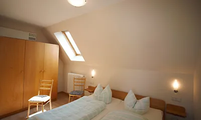 Schlafzimmer mit viel Stauraum und Pollenfilter