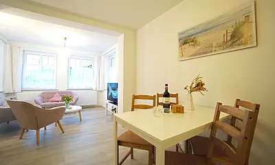 Esstisch im Wohnzimmer