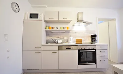 voll ausgestattete Küchenzeile