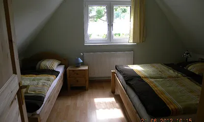 Schlafzimmer mit 3 Betten