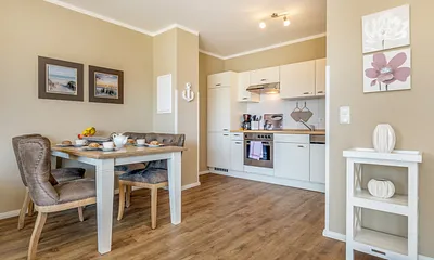 Die Küchenzeile ist komplett ausgestattet mit Geschirrspüler ...