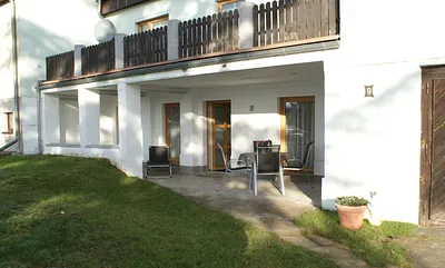 große überdachte Terasse