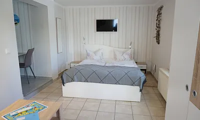 gemütliches Bett 1,80m breit