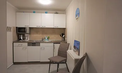 Küche mit Esstisch, klappbar