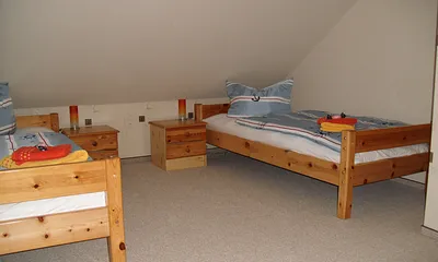 2. Schlafzimmer ( Kinderzimmer )