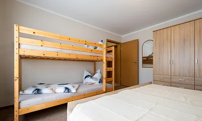Schlafzimmer mit Hochbett