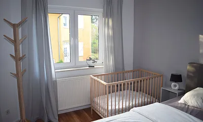 Babybett in Schlafzimmer 1