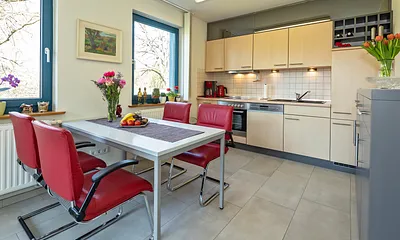 Küche mit Eßtisch für 4 Personen 