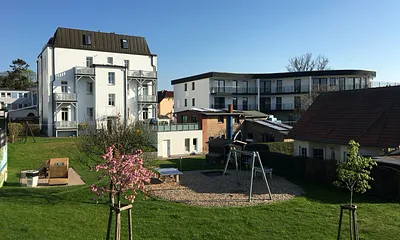 Gemeinschaftlicher Garten mit Grill- und Spielplatz