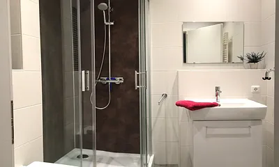 Blick in das moderne Bad