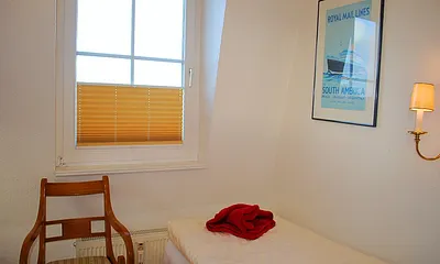 Blick auf das 2. Einzelbett im Schlafraum