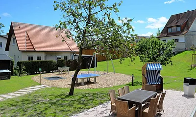 Gemeinschaftlicher Garten mit Grill- und Spielplatz