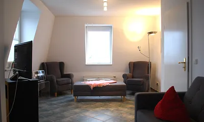 Blick von der Küche in den Wohnraum