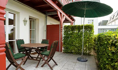 Blick auf die Terrasse mit Blick zum Schloonsee