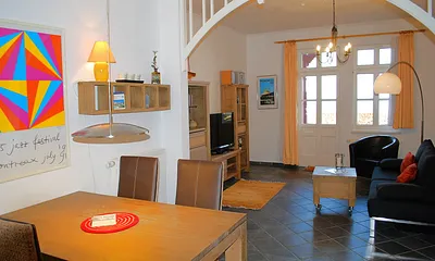 Blick von der Küche zum Wohnraum