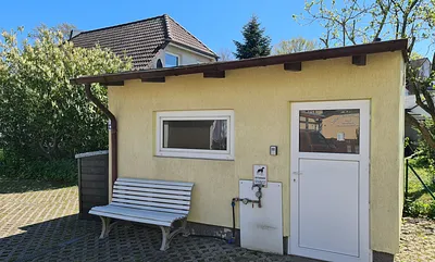 Waschhaus mit Dusche, WC und Küchenspüle