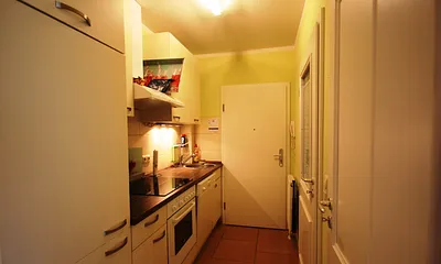 Küchenzeile mit Backofen