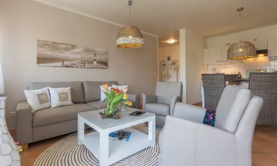 Moderne, helle und freundliche Einrichtung