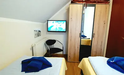 2. Schlafzimmer mit TV 
