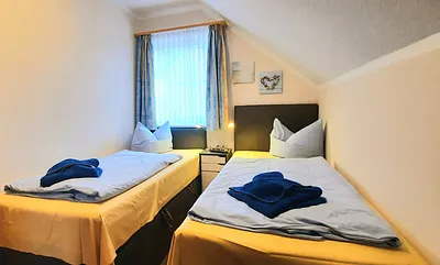 2. Schlafzimmer mit TV 