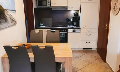 Küchenzeile mit Essplatz 