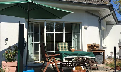 Terrasse mit Sonnenschutz