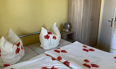 Schlafzimmer mit Doppelbett