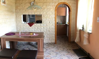 Essbereich mit Eingang Küche