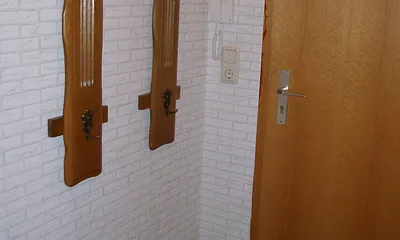 Eingangstür und  Flurgarderobe