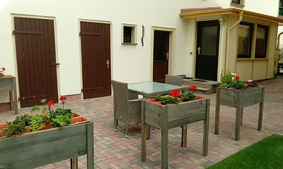 Eingang FeWo oben und Sitzecke