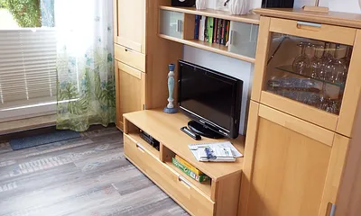 Wohnwand mit 32 Zoll Flachbildfernseher