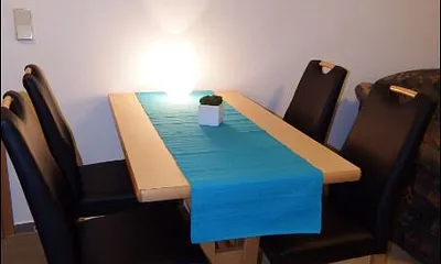 Essplatz für 4 Personen mit neuen Stühlen