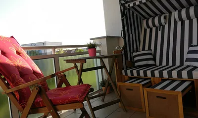 Südbalkon mit Sitzecke Strandkorb und Molli Blick