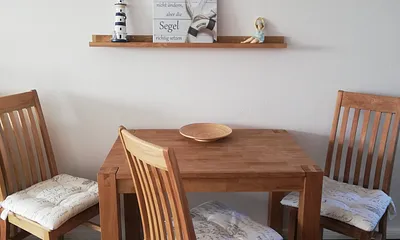 die Eckecke ist mit 3 Stühlen ausgestattet