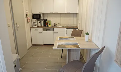 Küche mit gemütlicher Essecke