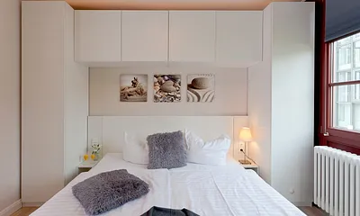 Schlafzimmer mit Doppelbett