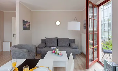 Wohnbereich mit angrenzender Terrasse