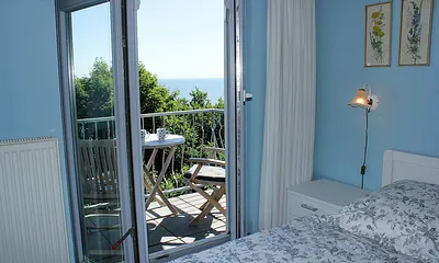 Mit Zugang zum Balkon