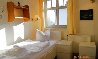 Blick auf das zweite Einzelbett im 2. Schlafraum 