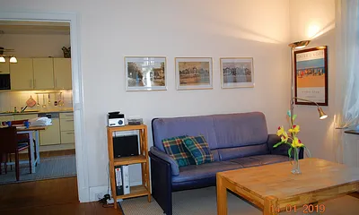 Sitzlandschaft und Blick zur Küchenzeile