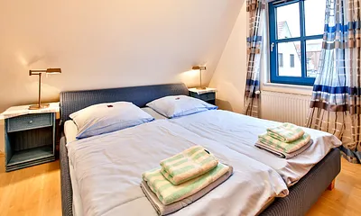Schlafzimmer mit Doppelbett