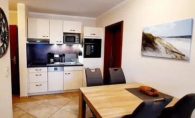 Küchenzeile mit Essplatz 